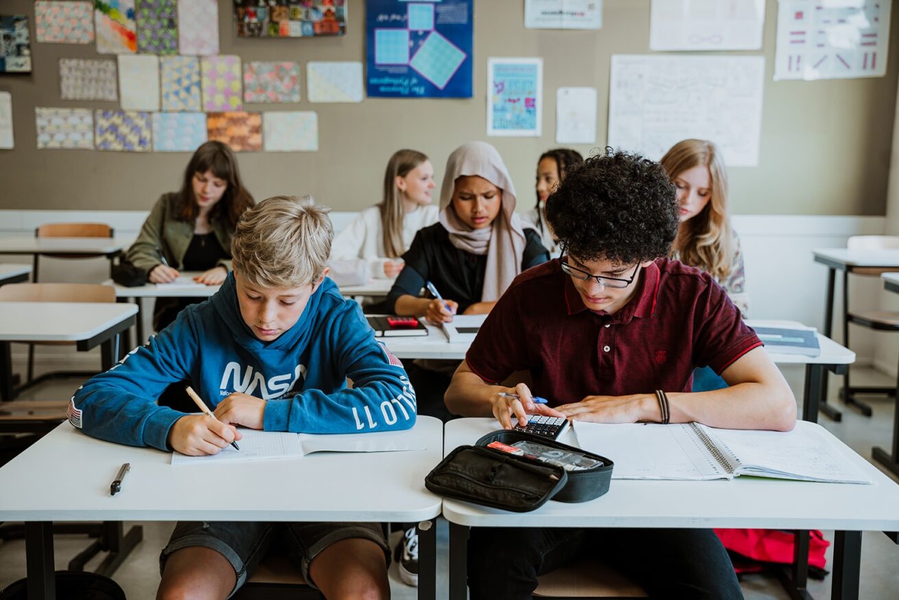 Hoe help ik mijn kind met huiswerk? Zo geef je écht waarde als ouder