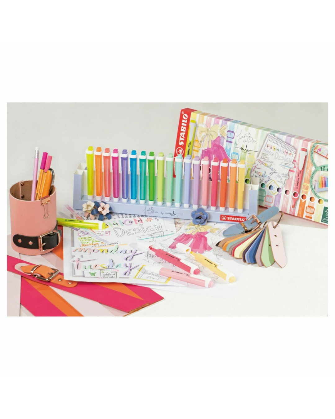 STABILO swing cool markeerstift deskset - 18 kleuren - Academia Now - Schoolspullen voor de middelbare school, schoolplanner, agenda, notitieboek, flashcards, Stabilo- en Oxford schoolspullen voor beter plannen en leren - Hard Work Beats Talent
